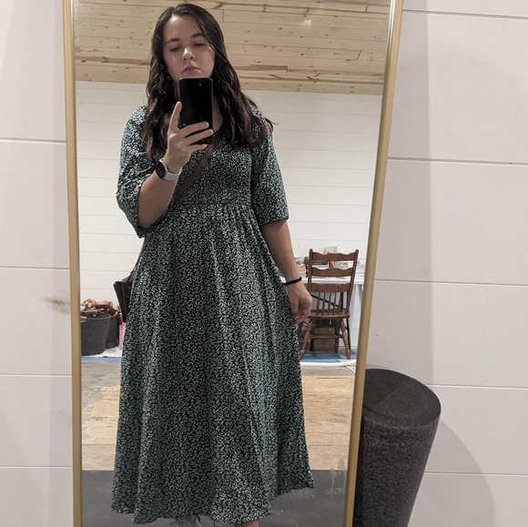 Dress - Picture 2 of 4